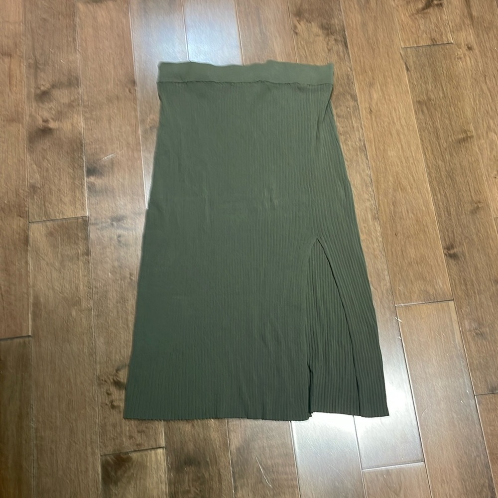 Wilfred Olive Green Ribbed Midi Skirt